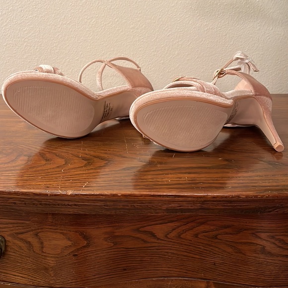 NEW Pink Velvet Heels - Picture 5 of 10